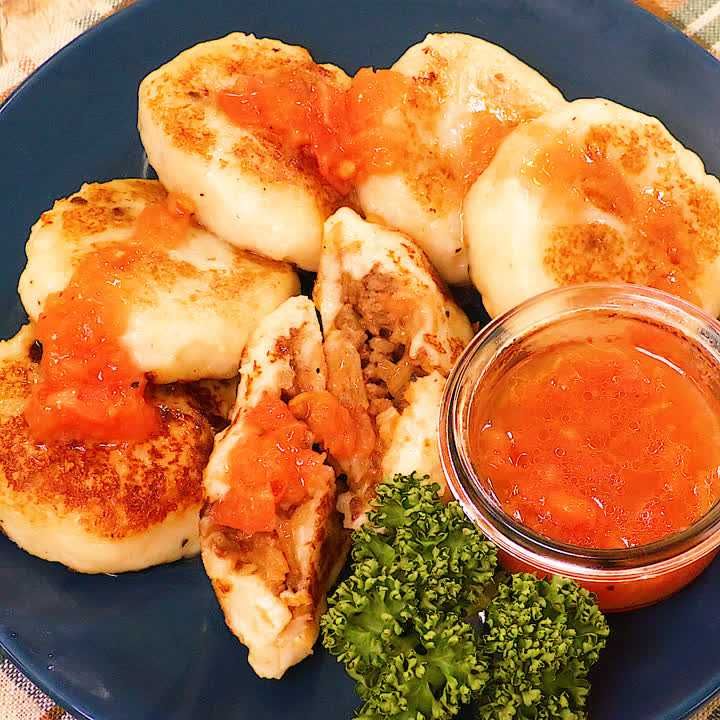 肉詰めポテトのトマトソース