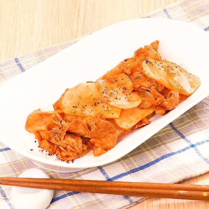 かぶと豚こまのケチャップ炒め