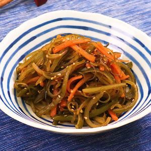 「茎わかめとにんじんのきんぴら」のレシピ動画