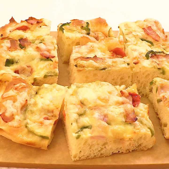トマトとベーコンのピザトースト