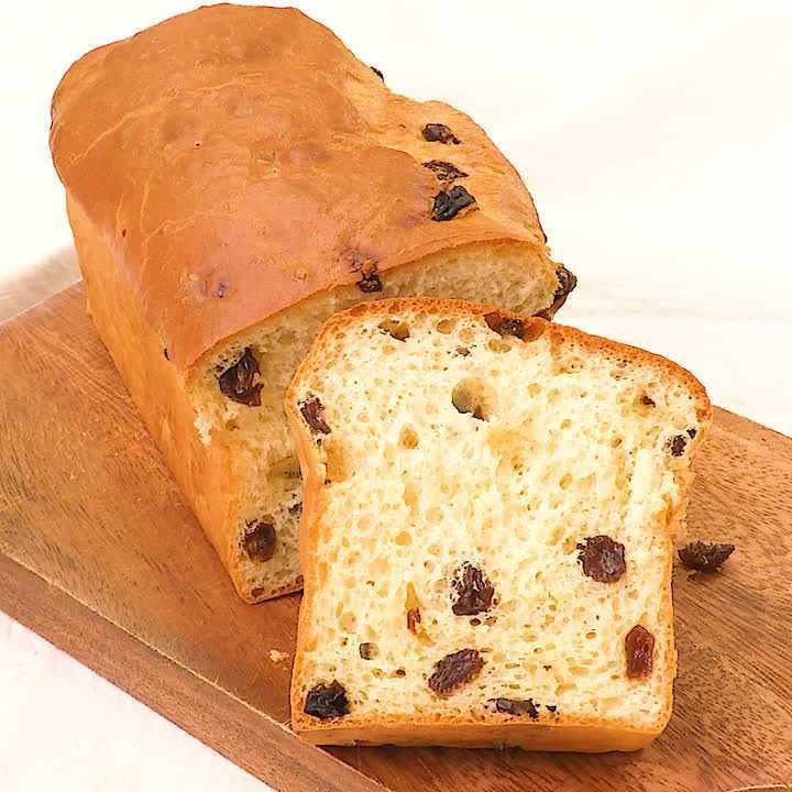 たっぷりレーズンパン