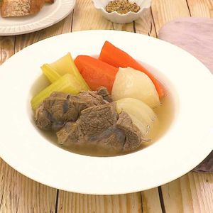 「牛すね肉のポトフ」のレシピ動画