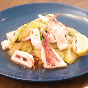 「ヤリイカとセロリの中華炒め」のレシピ動画