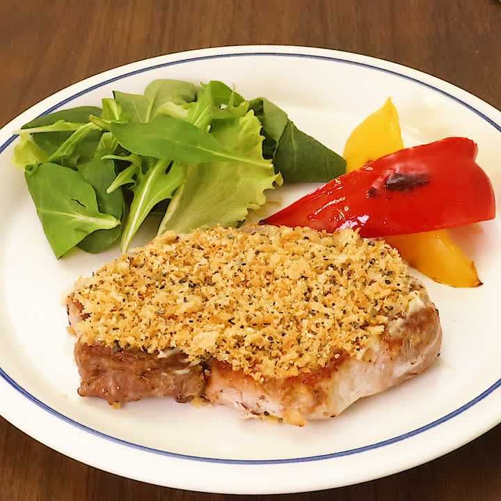 バジルが香る 豚ロース肉のハーブパン粉焼きのレシピ動画 作り方 Delish Kitchen バジルが香る 豚ロース肉のハーブパン粉焼きのレシピ動画 作り方 Delish Kitchen