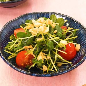 豆苗と揚げ玉のめんつゆ和え