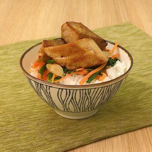 ガツンと食欲そそる ブリのにんにく醤油漬け丼のレシピ動画 作り方 Delish Kitchen