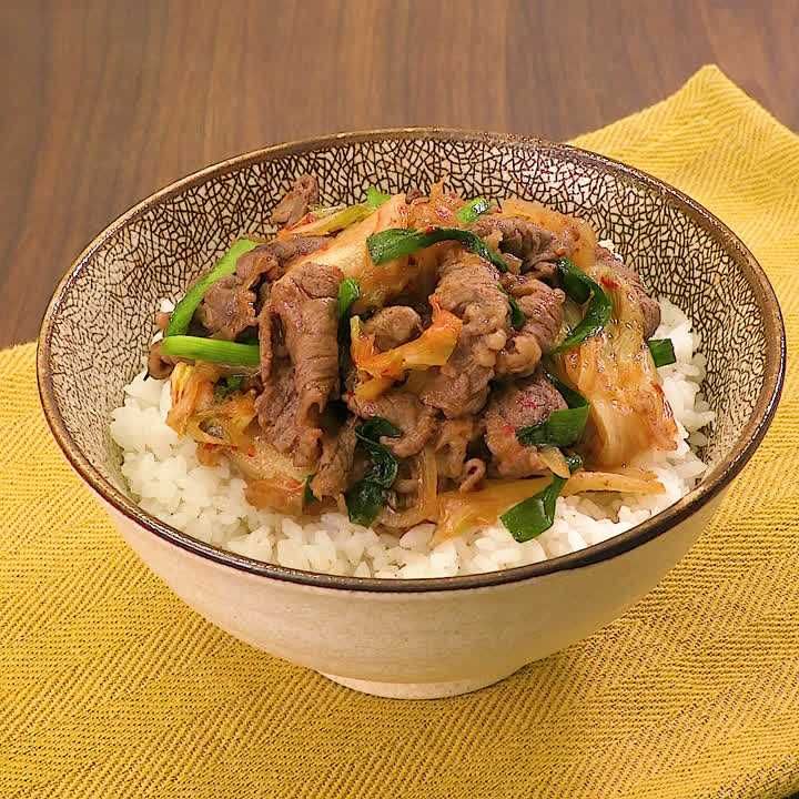 ガツンと満腹 にらキムチ牛丼のレシピ動画 作り方 Delish Kitchen