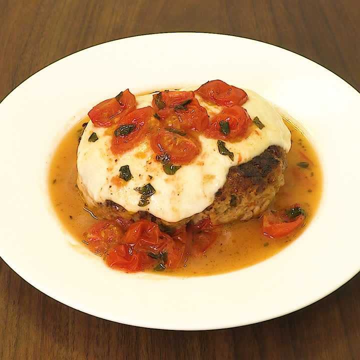 粗刻み肉のモッツァレラトマトハンバーグ