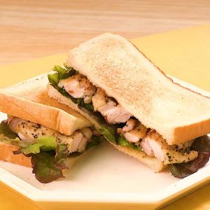 「バジルチキンサンド」のレシピ動画