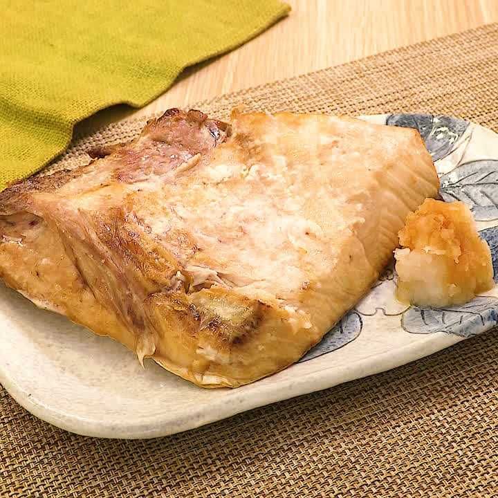 シンプルに塩焼きで♪ ブリカマの塩焼きのレシピ動画・作り方 | デリッシュキッチン
