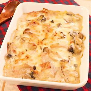 「牡蠣とベーコンのクリームグラタン」のレシピ動画