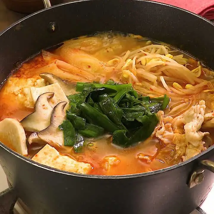 野菜たっぷりキムチ鍋