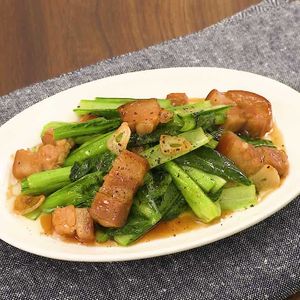 豚の角煮と小松菜のにんにく炒め