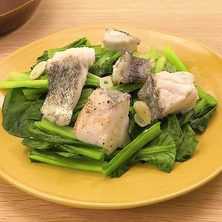 たらと小松菜のにんにく炒め