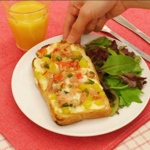 「[幼児食]カラフル野菜トースト」のレシピ動画