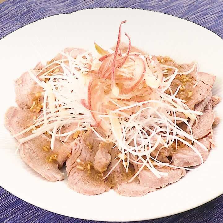 蒸し豚ヒレのわさびだれ