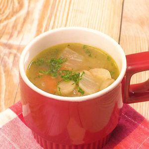 「たっぷり根菜のコンソメスープ」のレシピ動画