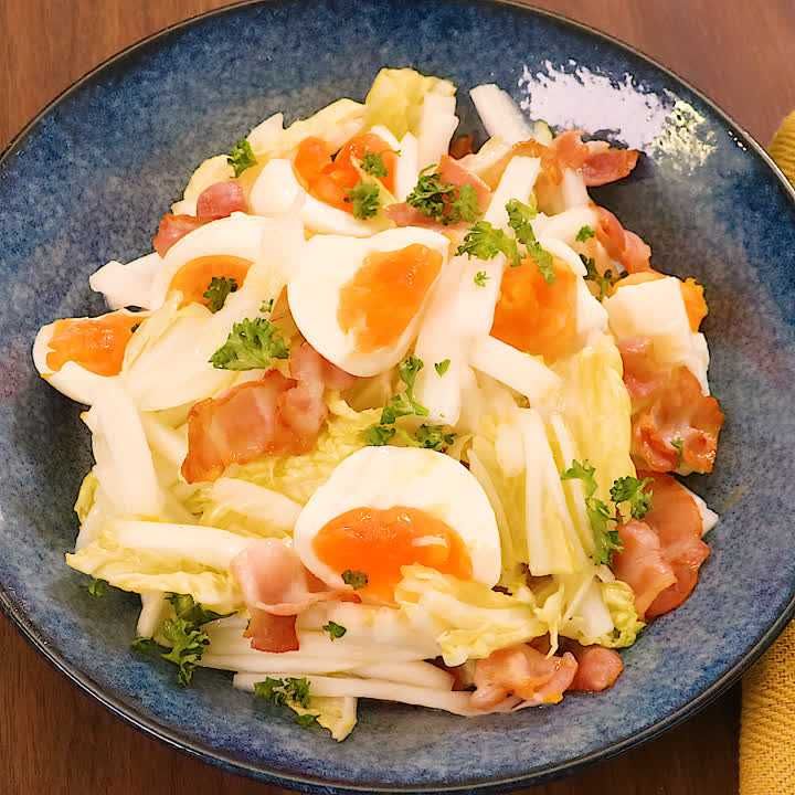 白菜のベーコンエッグサラダ