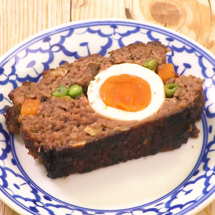 ボリューム満点 半熟玉子入りミートローフのレシピ動画 作り方 Delish Kitchen ボリューム満点 半熟玉子入りミートローフのレシピ動画 作り方 Delish Kitchen