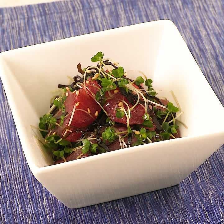 マグロとスプラウトの塩昆布和え