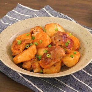 「長芋と鶏もも肉のケチャップ炒め」のレシピ動画