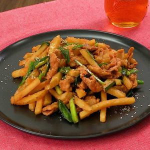 「新じゃがと豚肉のプルコギ煮」のレシピ動画