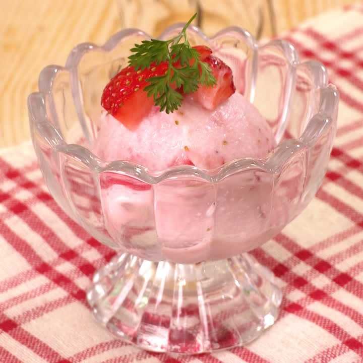 材料4つの簡単レシピも♪いちごアイスのおすすめレシピ10選