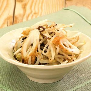 もやしとちくわの塩こんぶあえ
