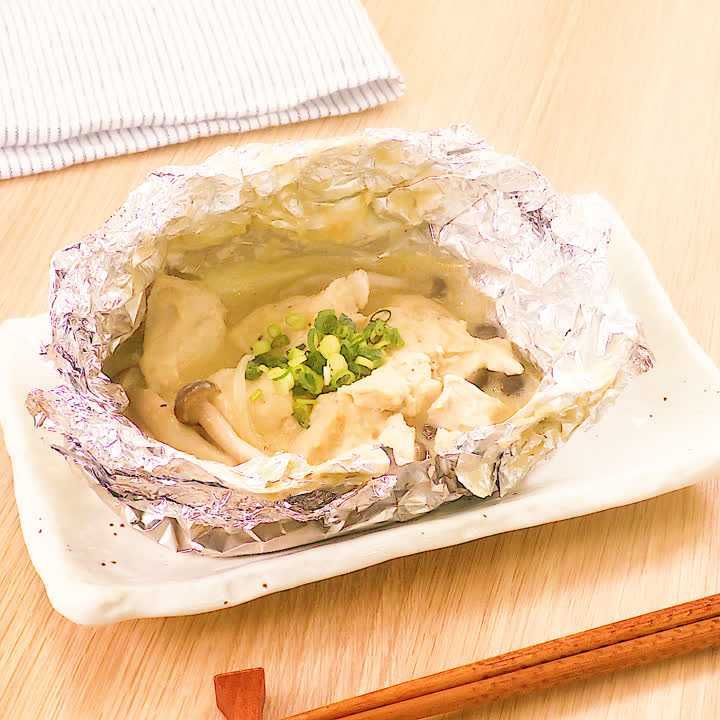 優しい甘み 鶏むねの白みそバターホイル焼きのレシピ動画 作り方 Delish Kitchen 優しい甘み 鶏むねの白みそバターホイル焼きのレシピ動画 作り方 Delish Kitchen