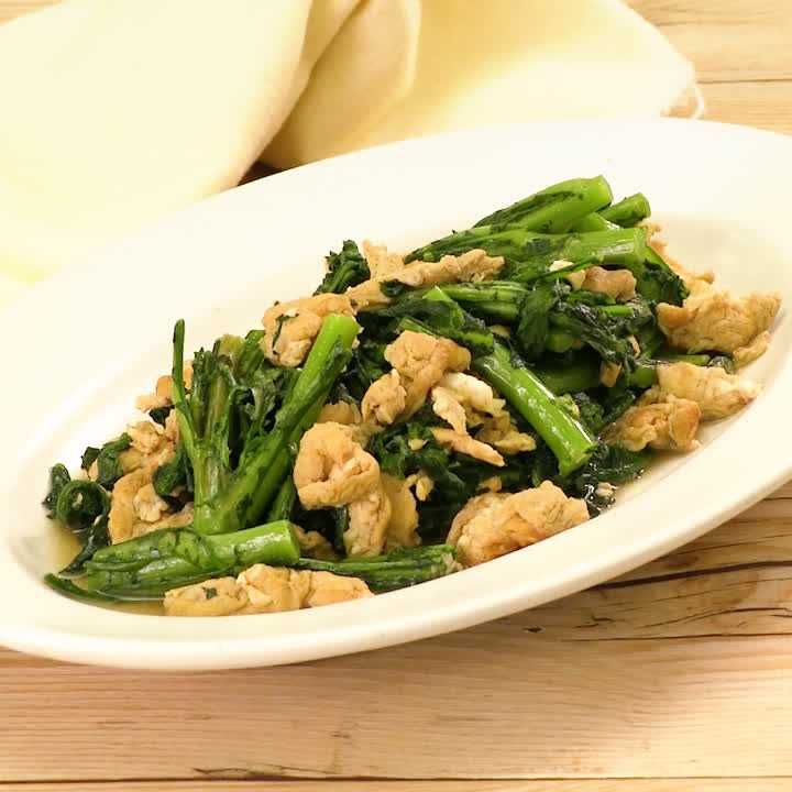 がっつりおかずに 春菊のガーリック卵炒めのレシピ動画 作り方 Delish Kitchen