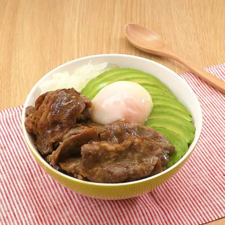 新玉と牛カルビのアボカ丼