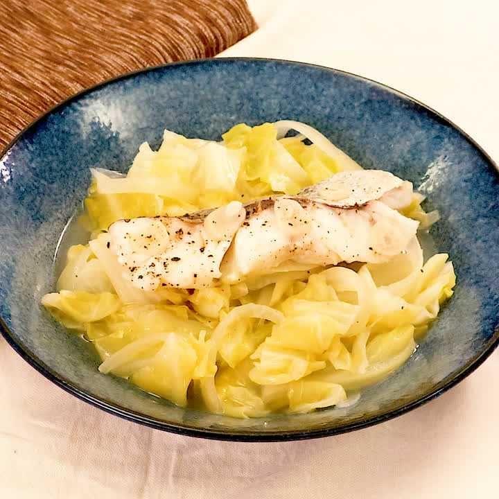 たらとキャベツの塩バター蒸し