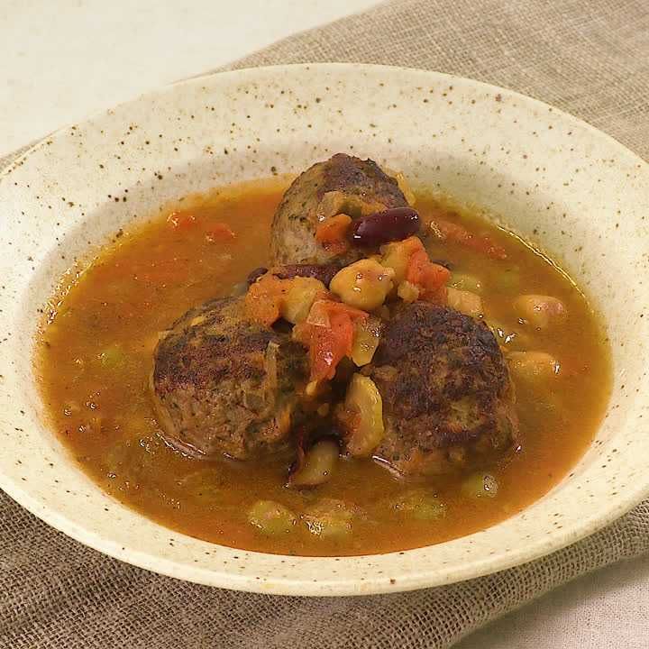 ハーブミートボールと豆のスープ
