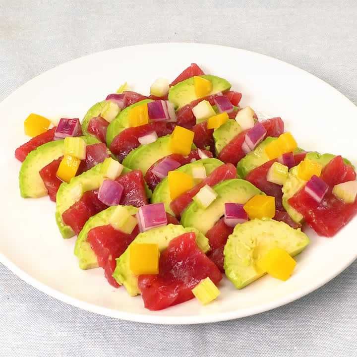 まぐろとアボカドの彩り野菜カルパッチョ