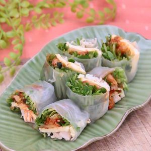 鶏むね肉とキムチの生春巻き