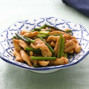 「にんにくの芽と鶏肉の中華炒め」のレシピ動画