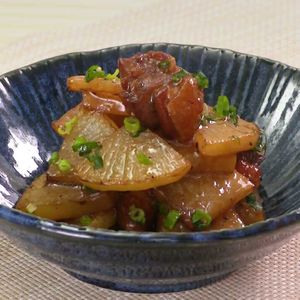 「焼き鳥缶で大根照り煮」のレシピ動画