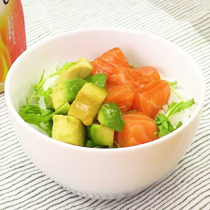 アボカドサーモンのっけ丼
