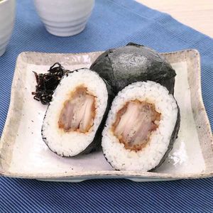 「マヨ唐揚げばくだんおにぎり」のレシピ動画
