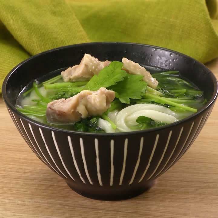 香りが豊か！ 三つ葉たっぷり鶏塩うどんのレシピ動画・作り方 | DELISH KITCHEN