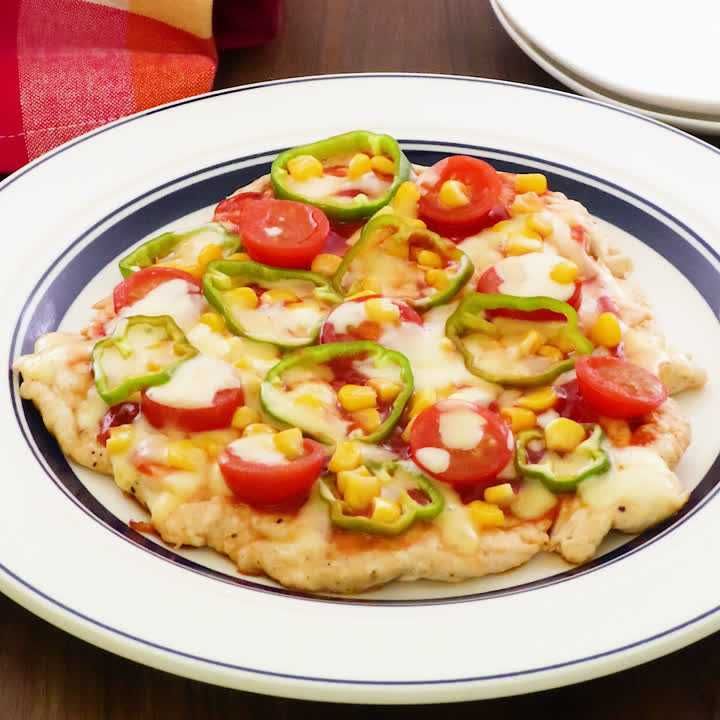 お肉を伸ばして大きく変身 鶏むね肉でbigピザのレシピ動画 作り方 Delish Kitchen