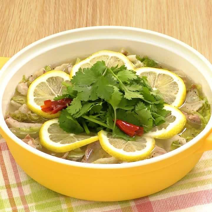 パクチーとレモンのミルフィーユ鍋