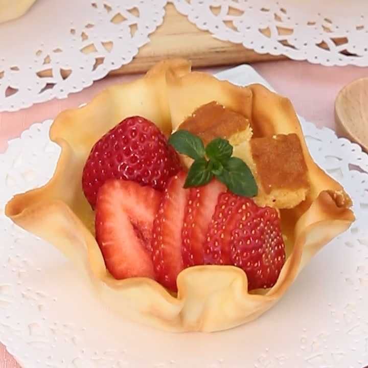 いちごのカップトライフル