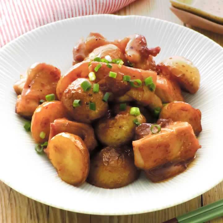 新じゃがとチキンのガリバタ照り焼き