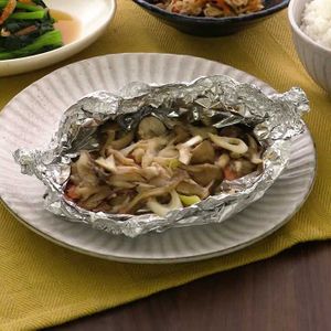 「鮭ときのこの味噌ホイル焼き」のレシピ動画