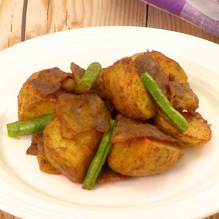 新じゃがと豚バラのカレー炒め