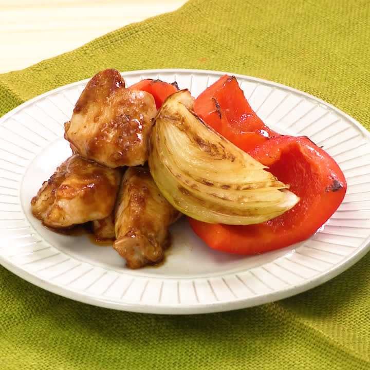 ジューシーなコク 鶏むね肉でbbqチキンのレシピ動画 作り方 Delish Kitchen