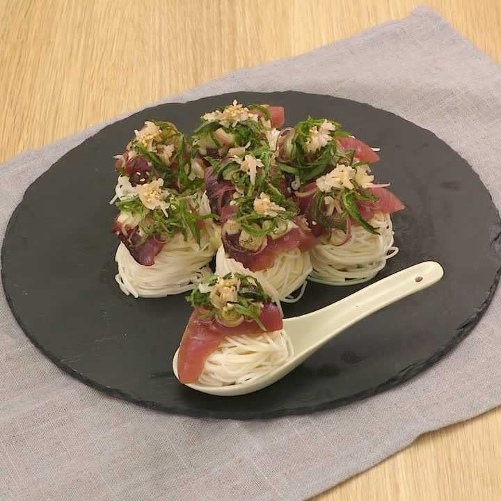 カツオの一口そうめん