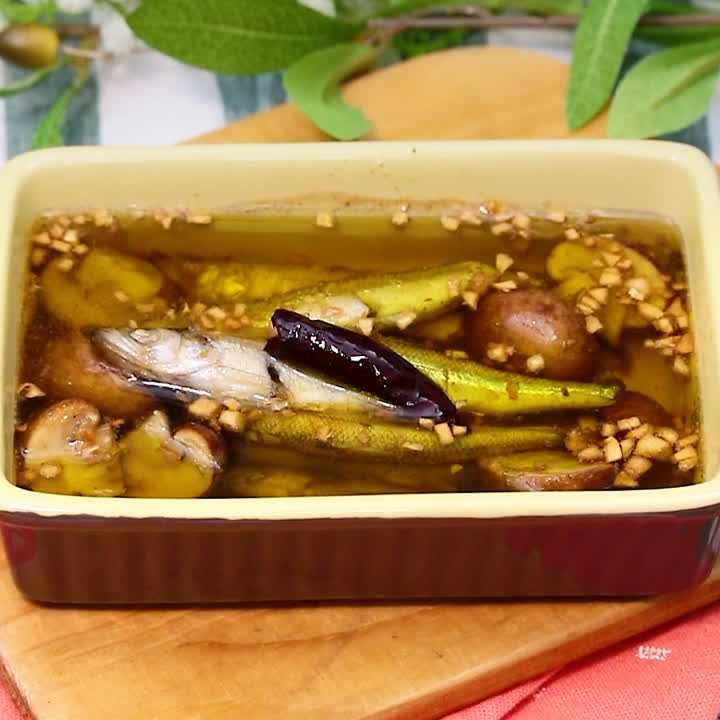 ワカサギとマッシュルームのアヒージョ