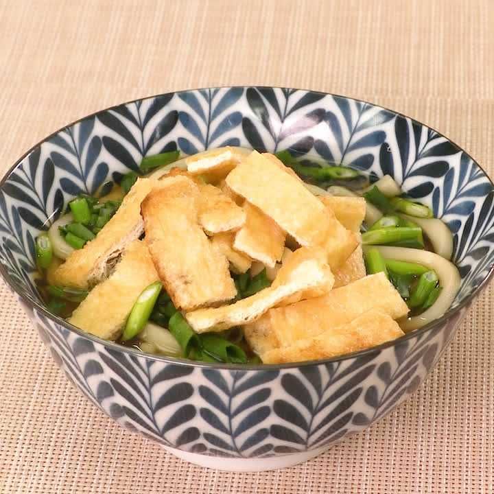 刻みねぎとお揚げの煮干しだしうどん